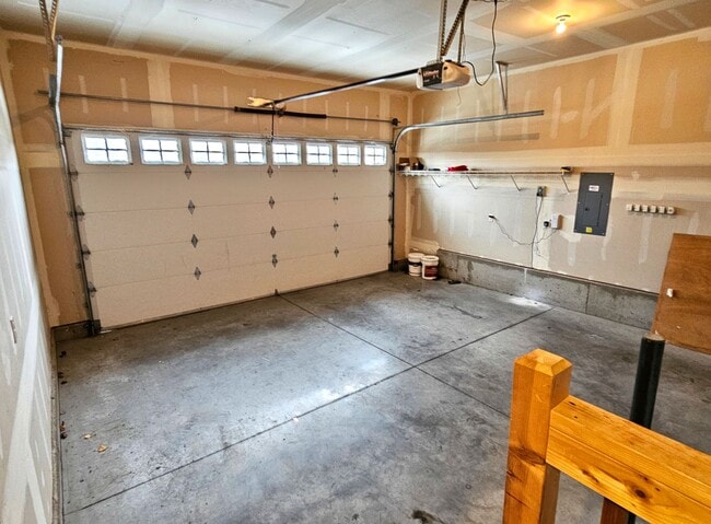Building Photo - 1447 Azalea Ave