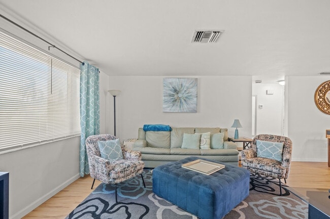 Building Photo - 7021 Sonata Dr