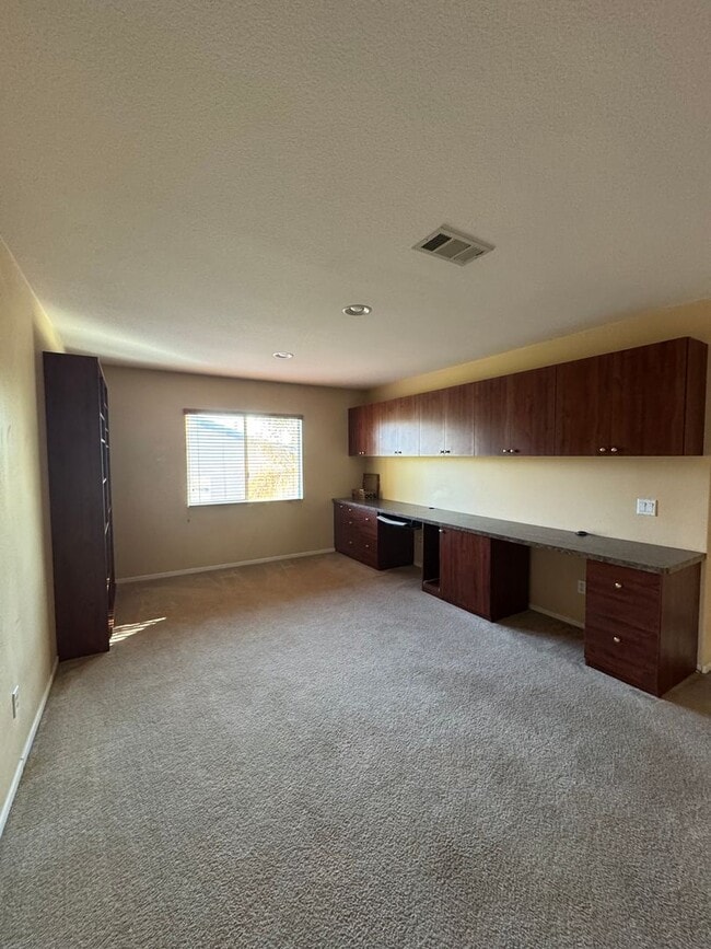 Building Photo - Welcome to Your New Home In Winchester