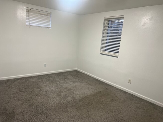 Building Photo - Lansing27