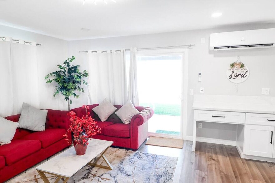 Building Photo - 1063-67 Gillespie Dr