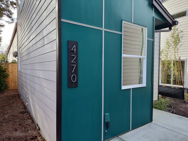 Building Photo - 4270 NE Going St