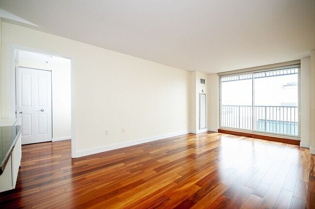 Building Photo - 10 Museum Way