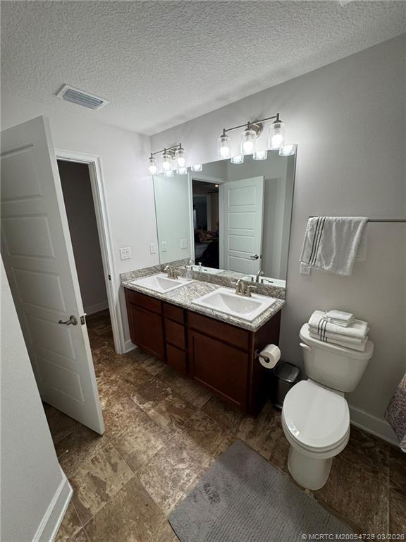 Building Photo - 2802 SE Buccaneer Cir