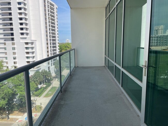 Building Photo - Beautiful Downtown Condo