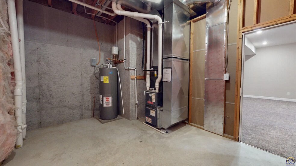 Building Photo - 3755 SW Summerfield Dr