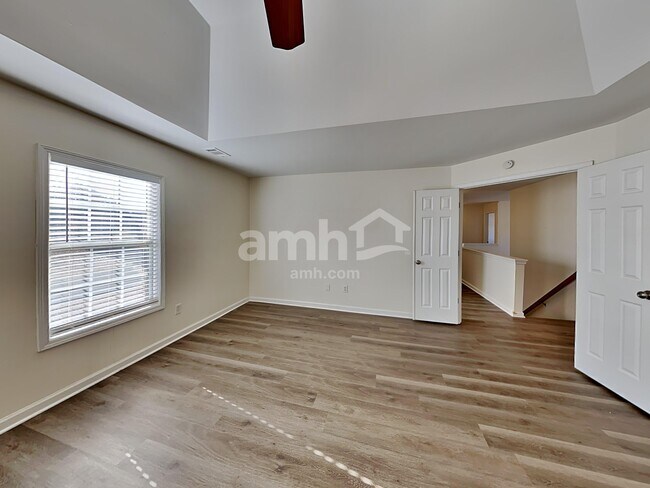 Building Photo - 811 Buffington Way