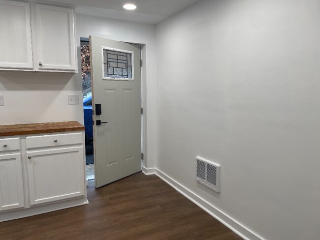 Building Photo - 416 Old Beason Well Rd