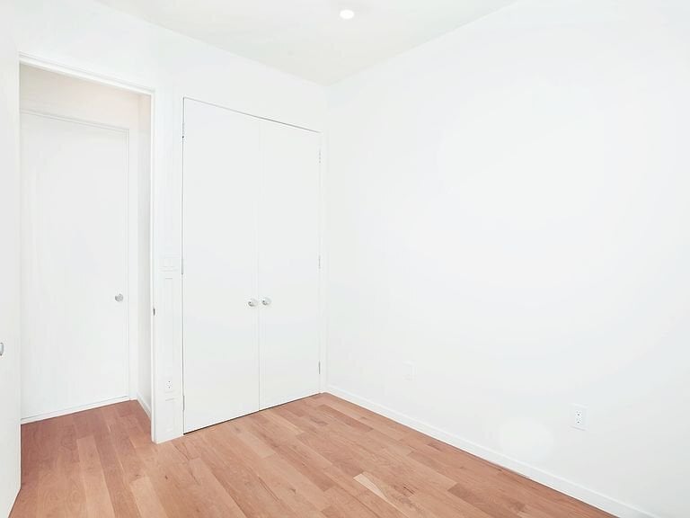 Building Photo - 410 E 153rd St
