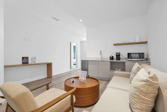 Building Photo - 239 SW 9th St