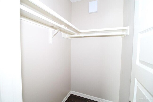 Building Photo - 2004 Taft St