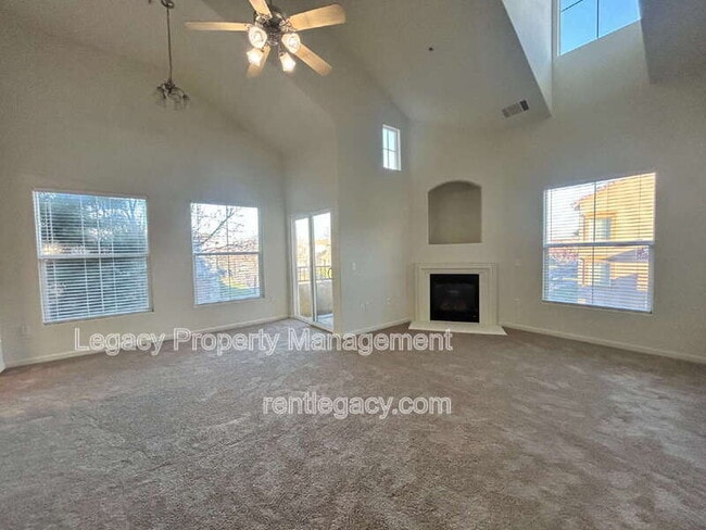 Building Photo - 5350 Dunlay Dr