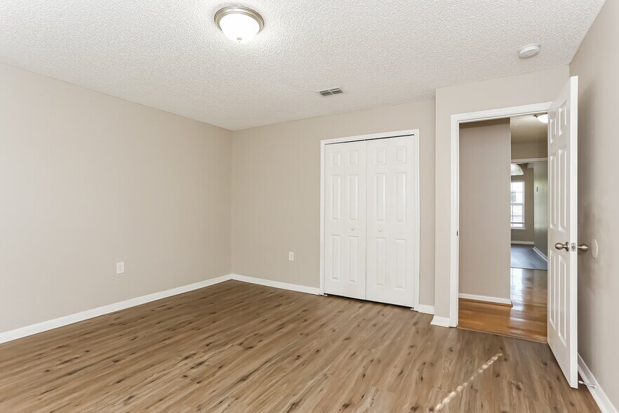 Building Photo - 58 Reeding Ridge Dr W