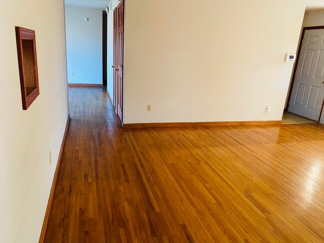 Building Photo - 41 E Hinton Rd