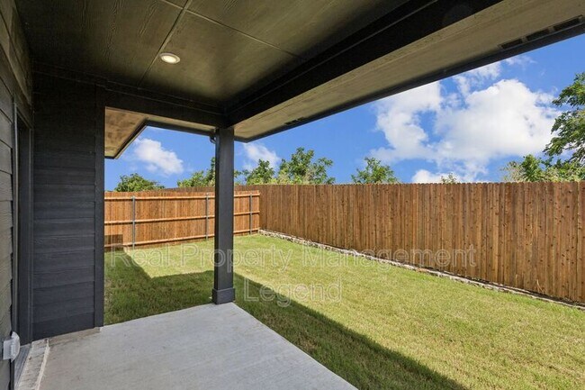 Building Photo - 606 Travine Dr