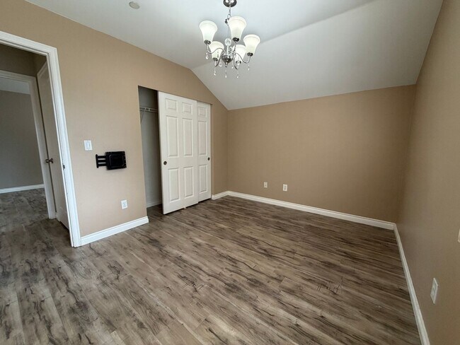 Building Photo - 3 bed DuPont Home with A/C for Rent