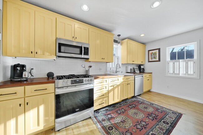 Building Photo - 814 Locust St