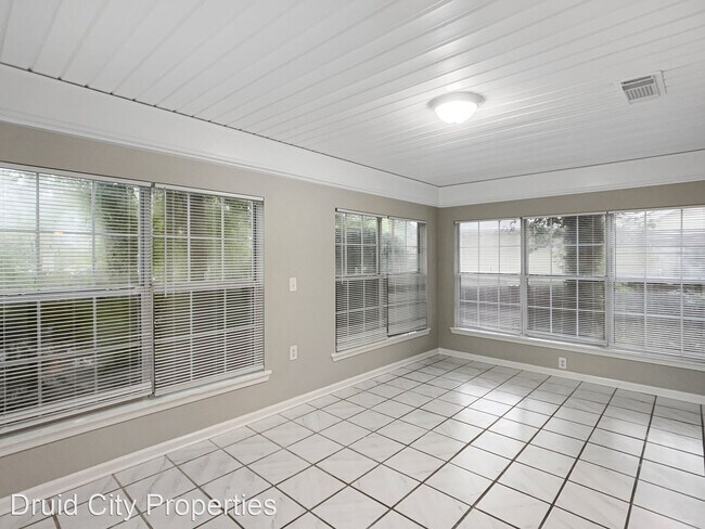 Building Photo - 3 br, 2 bath House - 1015 Mockingbird Lane