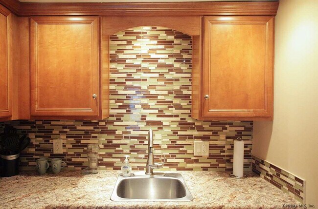 Building Photo - 69 Lawrence St