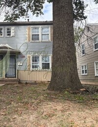 Building Photo - INDEPENDENCE DUPLEX!!!