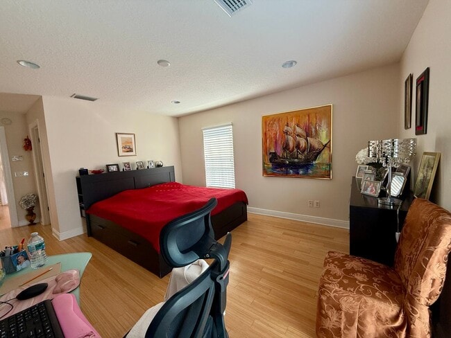 Building Photo - Carillon townhome in Gated Community