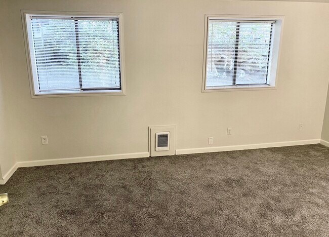 Building Photo - 12736 NE 116th Ln