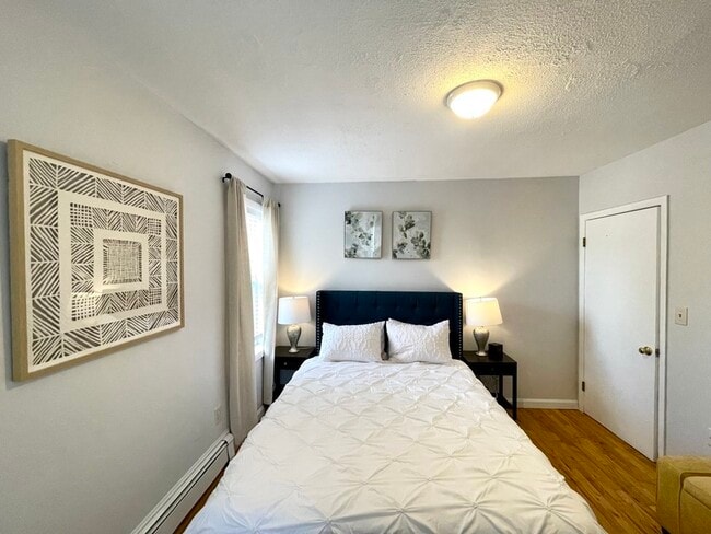 Building Photo - 1002 Tremont St