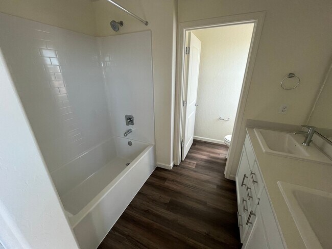 Building Photo - Beautiful brand NEW home for rent in Tulare, Ca