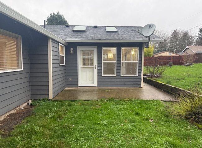 Building Photo - Charming 3 Bedroom with a Living Room, Sun Room,Huge Fenced Yard & More!