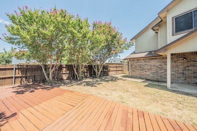 Building Photo - 6402 Valleybrooke Ct
