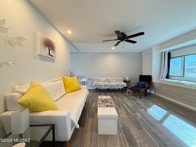 Building Photo - 8271 E Kenyon Dr