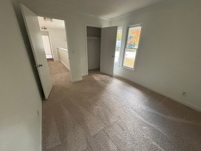 Building Photo - 14300 Woods Walk Ln