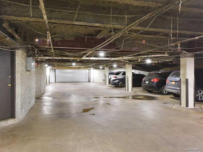 Building Photo - 130 S Middle Neck Rd