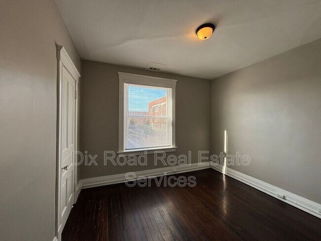 Building Photo - 810 Sunset Ave