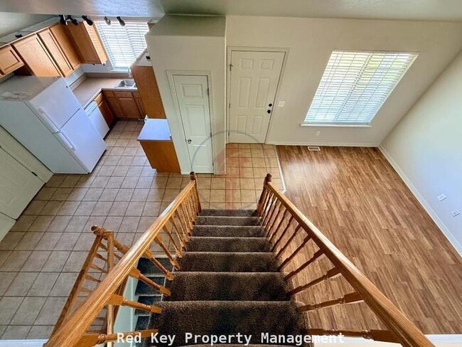 Building Photo - 900 W Single Family Home