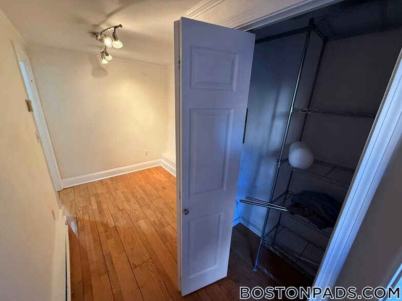 Building Photo - 519 Columbus Ave