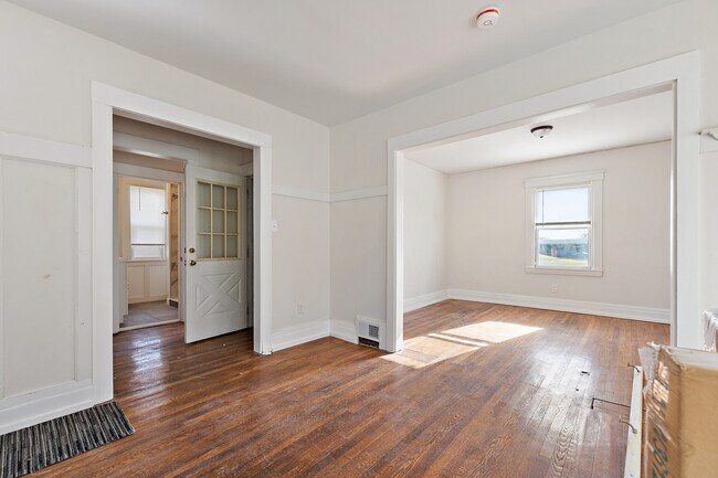 Primary Photo - 7719 E Vernor Hwy