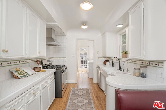 Building Photo - 4712 Burnet Ave