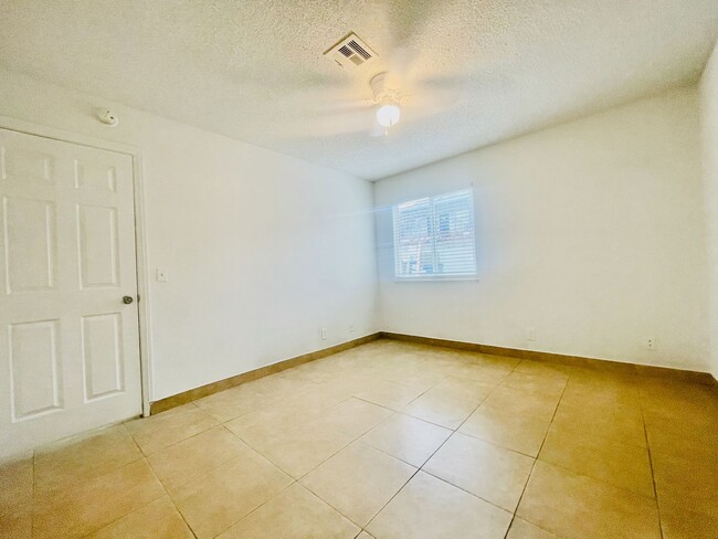 Building Photo - Winwood