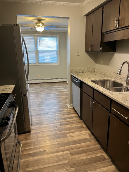 Building Photo - 1327 E Prairie Ave