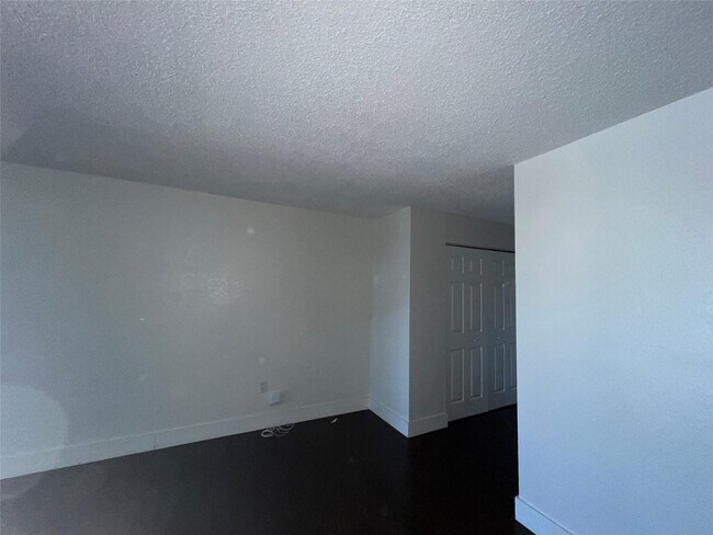 Building Photo - 1800 Sans Souci Blvd