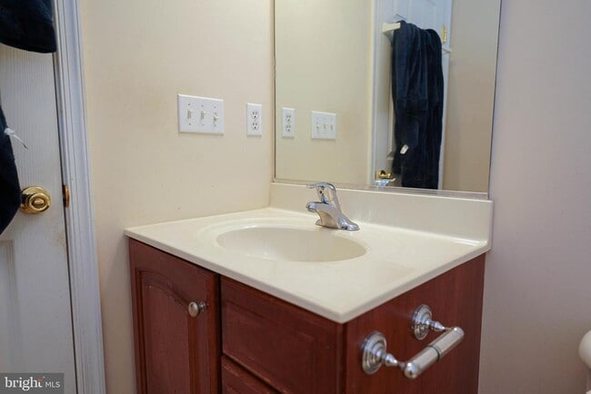 Building Photo - 1331 Aspen Dr