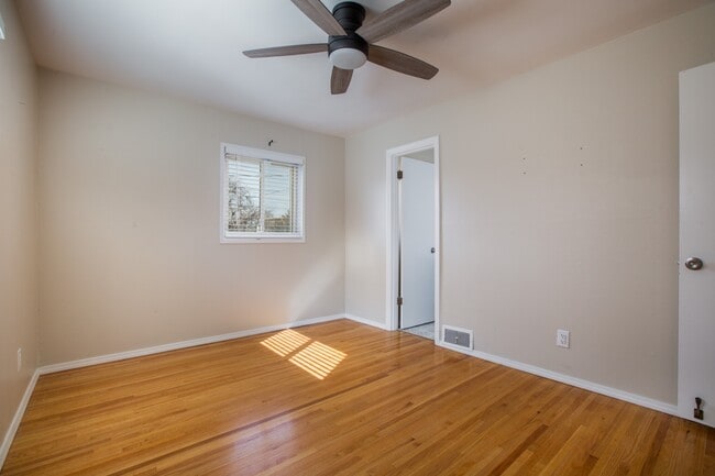 Building Photo - 813 Manzano St NE