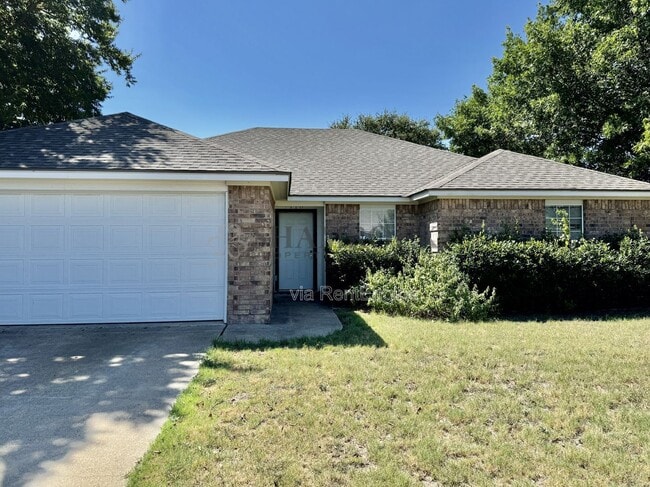 Primary Photo - 116 Lindenwood Ln W