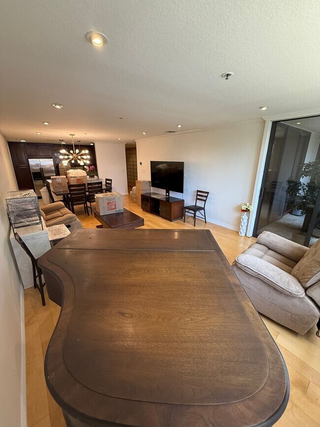 Building Photo - 2bed 2bath in the Heart of Los Angeles