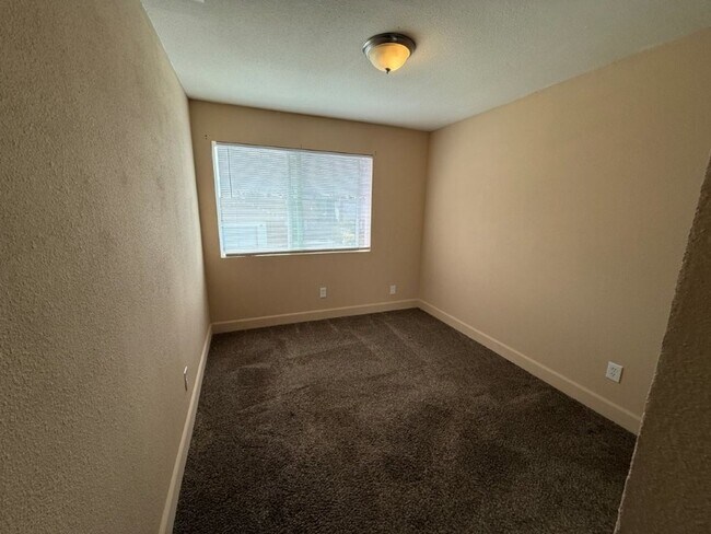 Building Photo - Unique 5 Bedroom 2 Story w/ Solar Suisun *...
