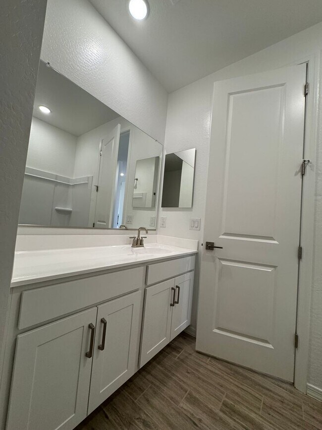 Building Photo - 3 bed 2.5 bath brand new home