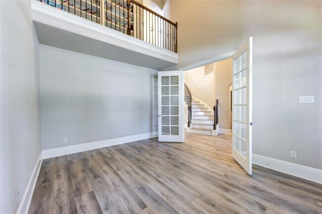 Building Photo - 611 Whitney Oaks Ln