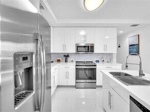 Building Photo - Northeast 212th Terrace, Aventura, FL 3318...