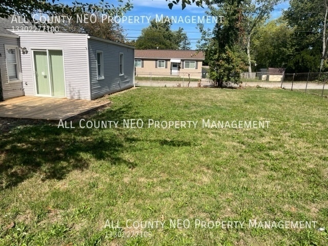 Building Photo - 835 Staeger St